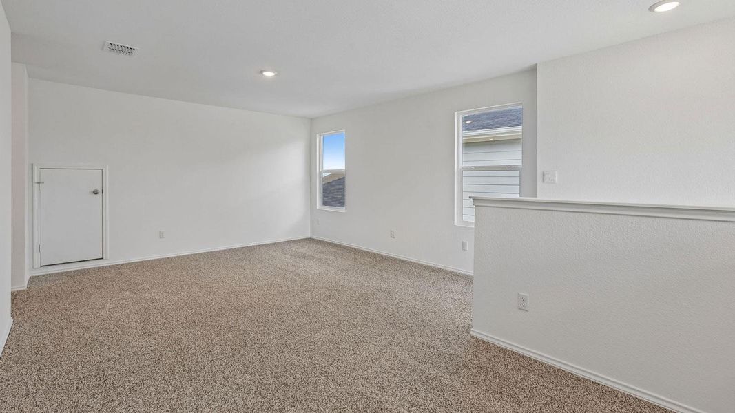Spacious, unfurnished interior of a new home in Valverde, Bastrop (Image 21).