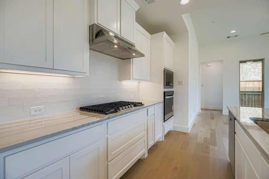 3533 Kings Court - Kitchen