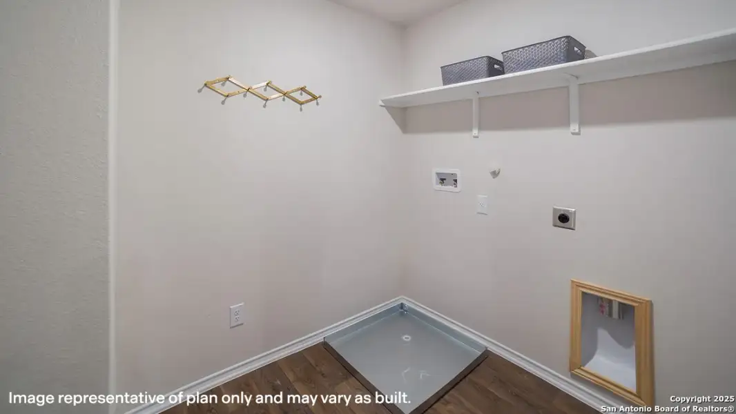 Spacious, unfurnished interior of a new home in , San Antonio (Image 18).