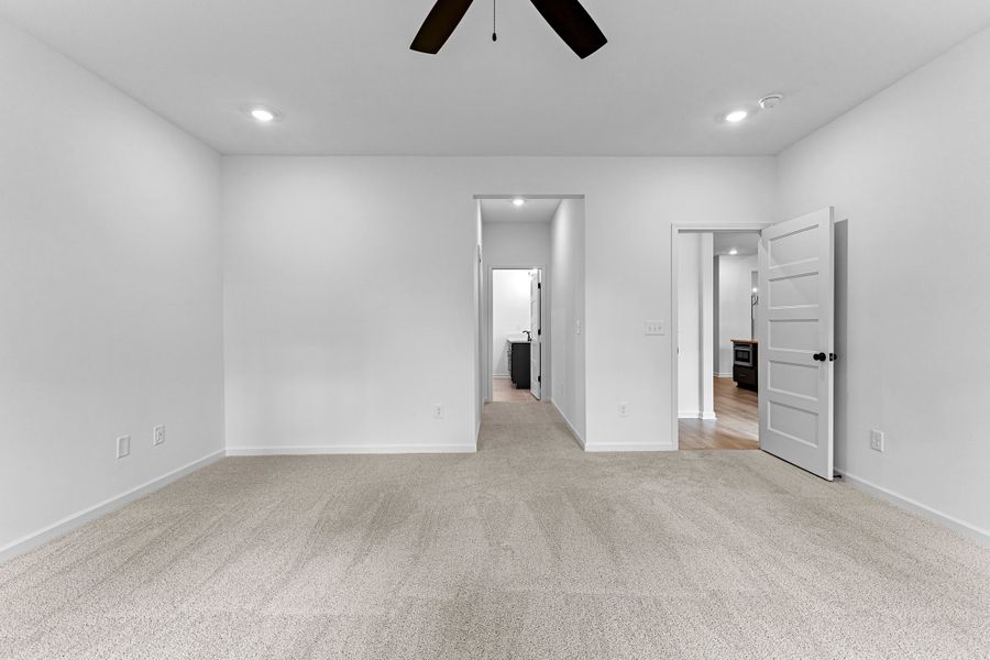 Spacious, unfurnished interior of a new home in Golfview, Thomaston (Image 30).