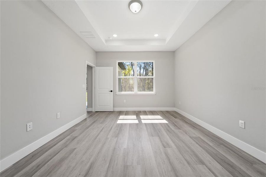 Spacious, unfurnished interior of a new home in , Ocala (Image 21).