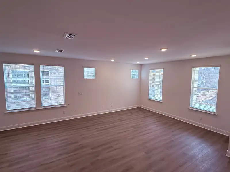 Spacious, unfurnished interior of a new home in Promenade at Clari Park, Murfreesboro (Image 11).