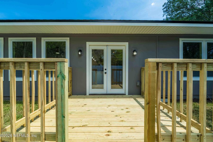 Exterior details and patio area of a home in , Jacksonville (Image 29).