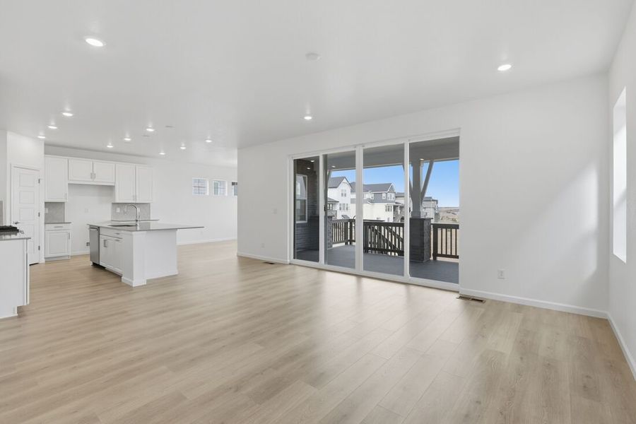 Spacious, unfurnished interior of a new home in Sterling Ranch Ascent Village, Littleton (Image 14).