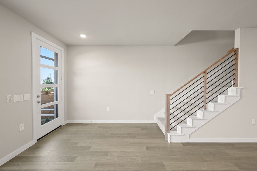 Spacious, unfurnished interior of a new home in Wildridge, Oak Point (Image 14).