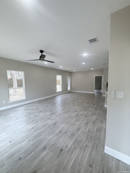 Spacious, unfurnished interior of a new home in , San Antonio (Image 11).