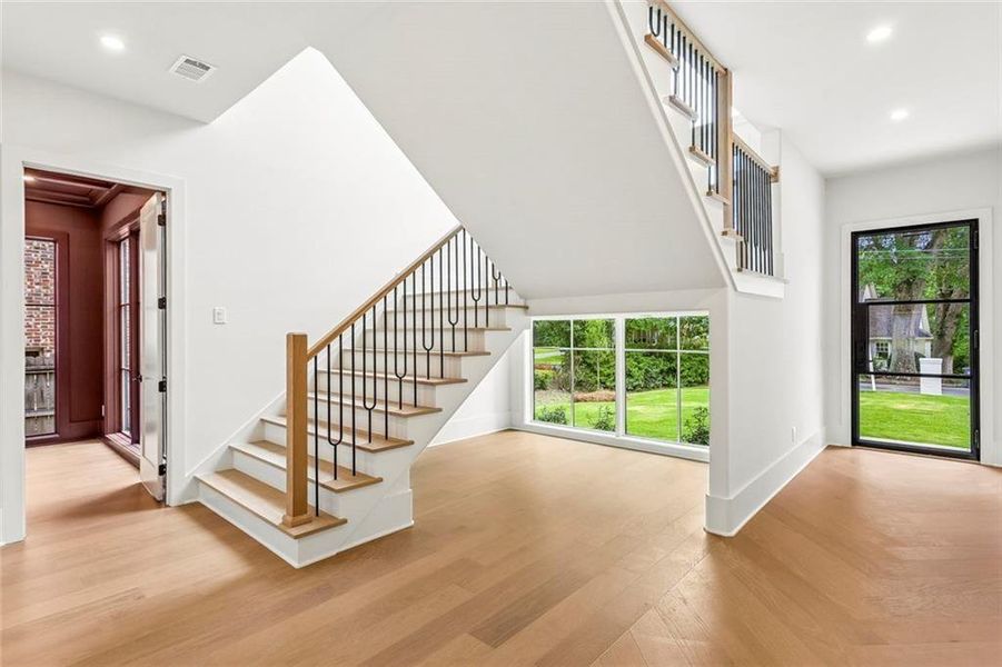 Spacious, unfurnished interior of a new home in , Atlanta (Image 24).
