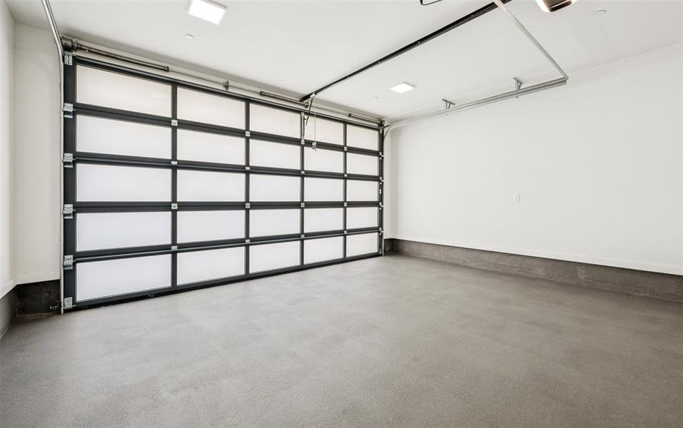 Spacious, unfurnished interior of a new home in , Dallas (Image 24).