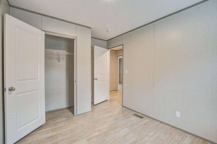 Spacious, unfurnished interior of a new home in , Walterboro (Image 13).