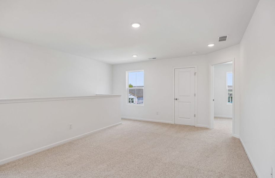 Spacious, unfurnished interior of a new home in Highlands of Carter's Station, Columbia (Image 33).