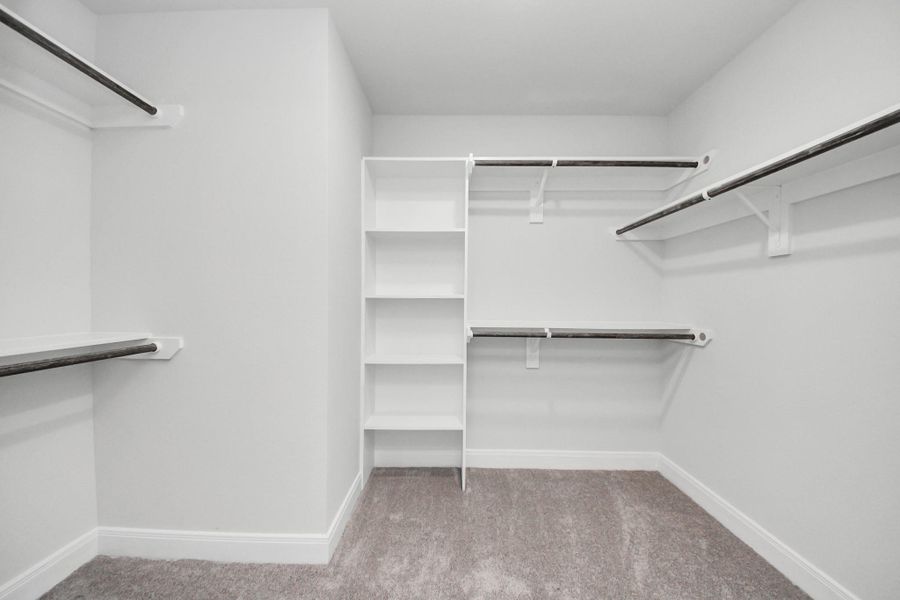 Spacious, unfurnished interior of a new home in Grand Oaks Reserve, Cleveland (Image 28).