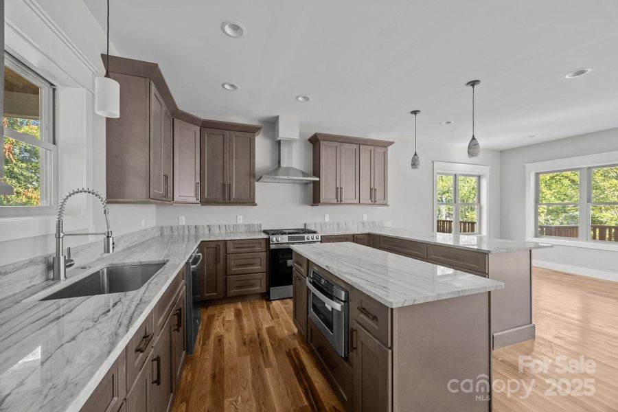 So much counterspace! So much counterspace!