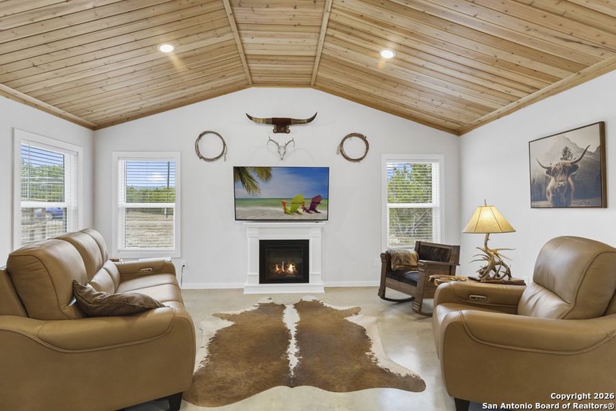 Furnished interior view inside a new home in , Bandera (Image 11).