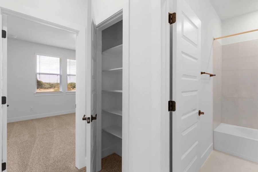 Representative furnished interior of a home built from the Hudson by Chesmar Homes in New Haven, Manor (Image 17).