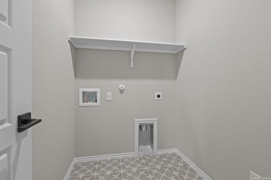 Spacious, unfurnished interior of a new home in Hannah Heights, Seguin (Image 26).