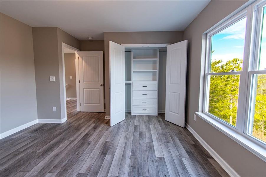 Spacious, unfurnished interior of a new home in , Fairmount (Image 24).