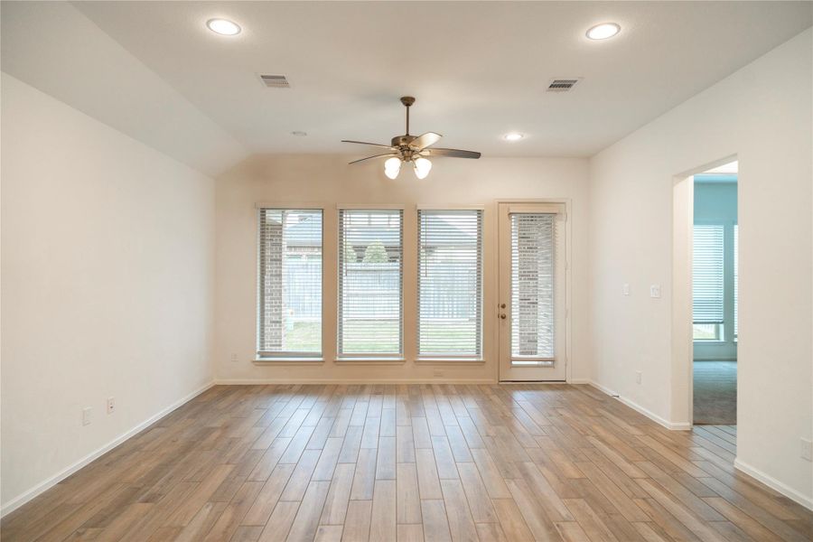 Spacious, unfurnished interior of a new home in Cross Creek West 45', Fulshear (Image 12). Spacious, unfurnished interior of a new home in Cross Creek West 45', Fulshear (Image 12).