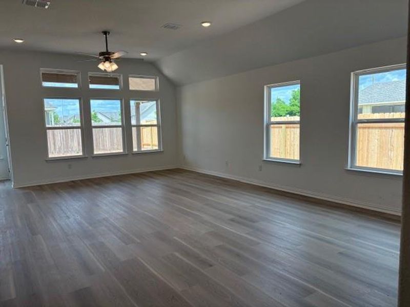 Spacious, unfurnished interior of a new home in Spring Creek, Taylor (Image 8).