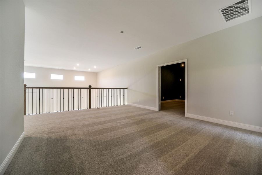 Spacious, unfurnished interior of a new home in Del Bello Lakes 60', Manvel (Image 18). Spacious, unfurnished interior of a new home in Del Bello Lakes 60', Manvel (Image 18).