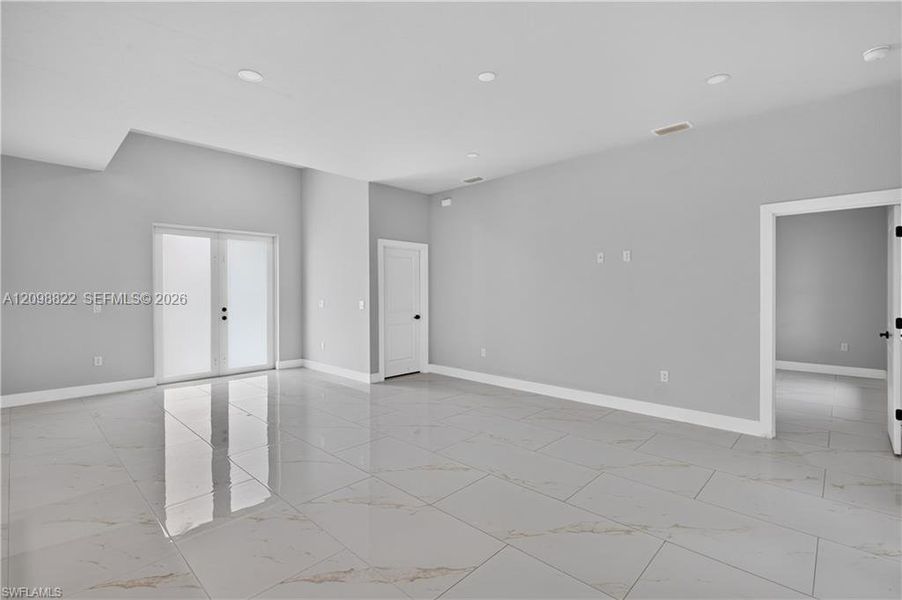 Spacious, unfurnished interior of a new home in , Lehigh Acres (Image 9).