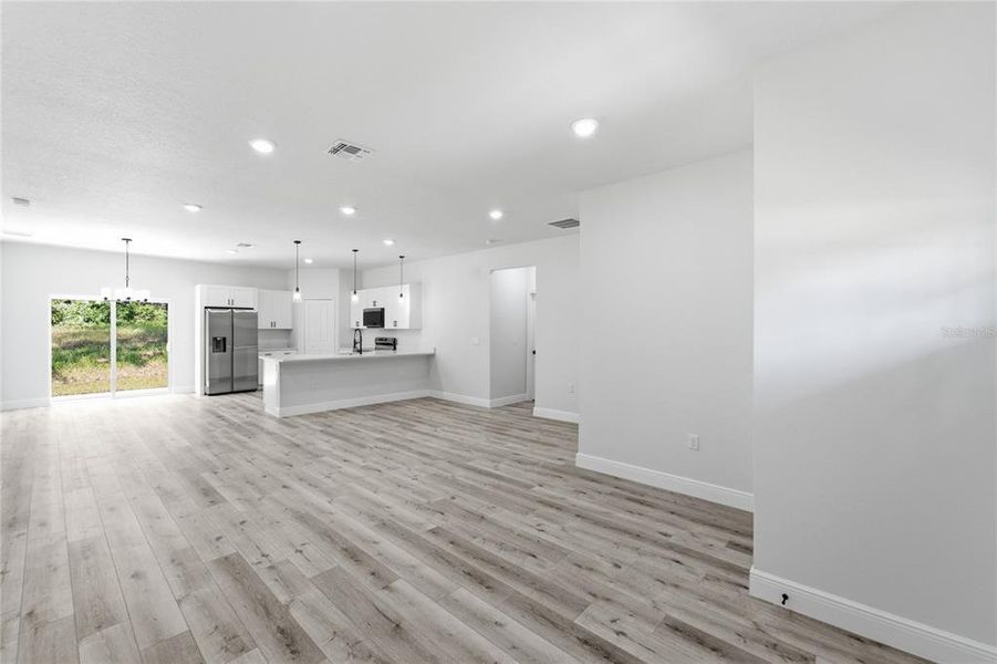 Spacious, unfurnished interior of a new home in , Dunnellon (Image 32).