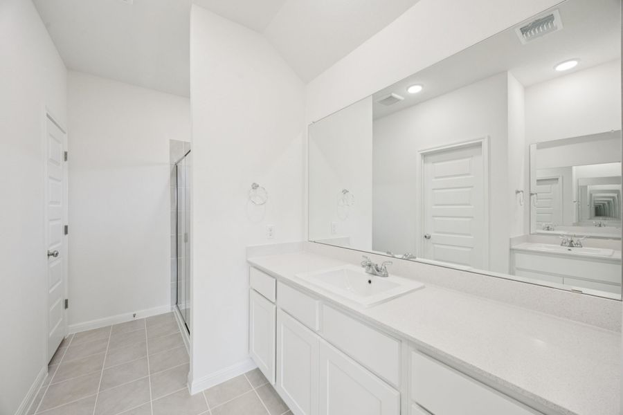 Primary Bathroom in the Cypress home plan by Trophy Signature Homes - REPRESENTATIVE PHOTO Primary Bathroom in the Cypress home plan by Trophy Signature Homes - REPRESENTATIVE PHOTO