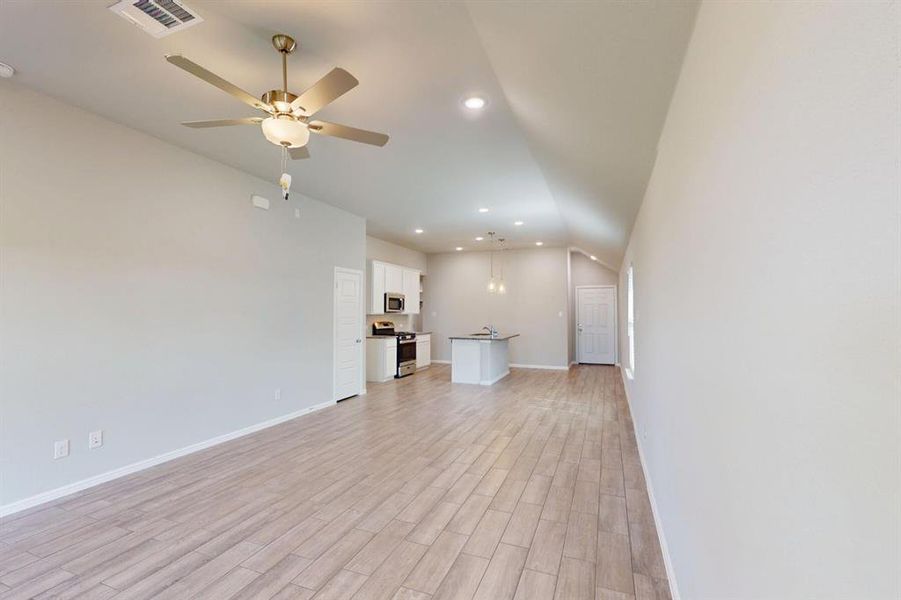 Spacious, unfurnished interior of a new home in Elevon, Lavon (Image 23).