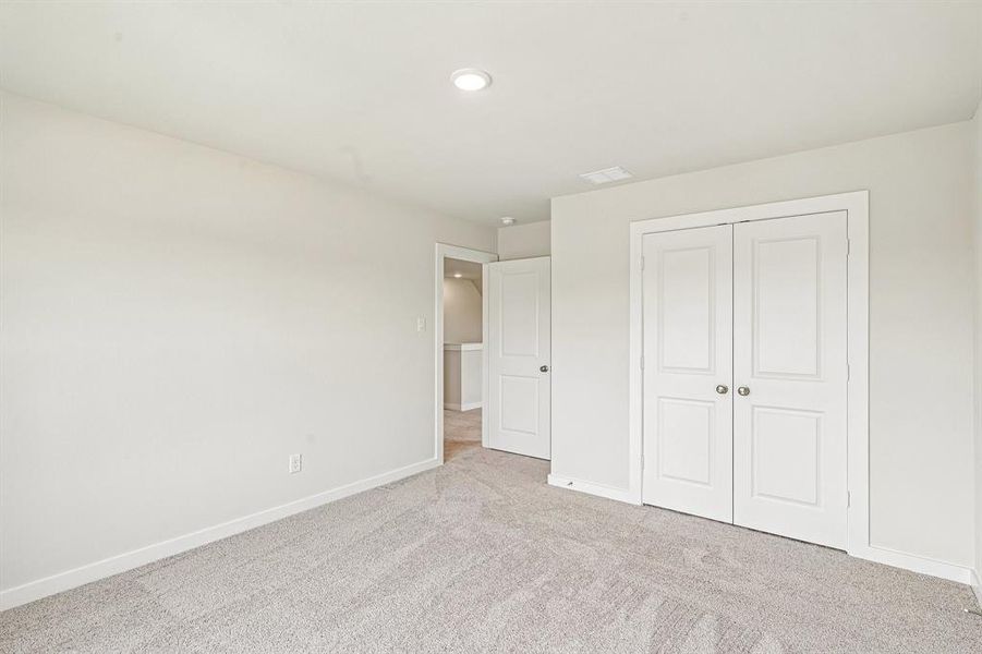 Spacious, unfurnished interior of a new home in Overland Grove, Forney (Image 20).
