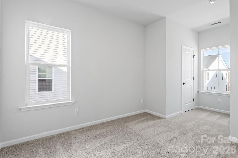 Spacious, unfurnished interior of a new home in Sloan Station, Charlotte (Image 19).