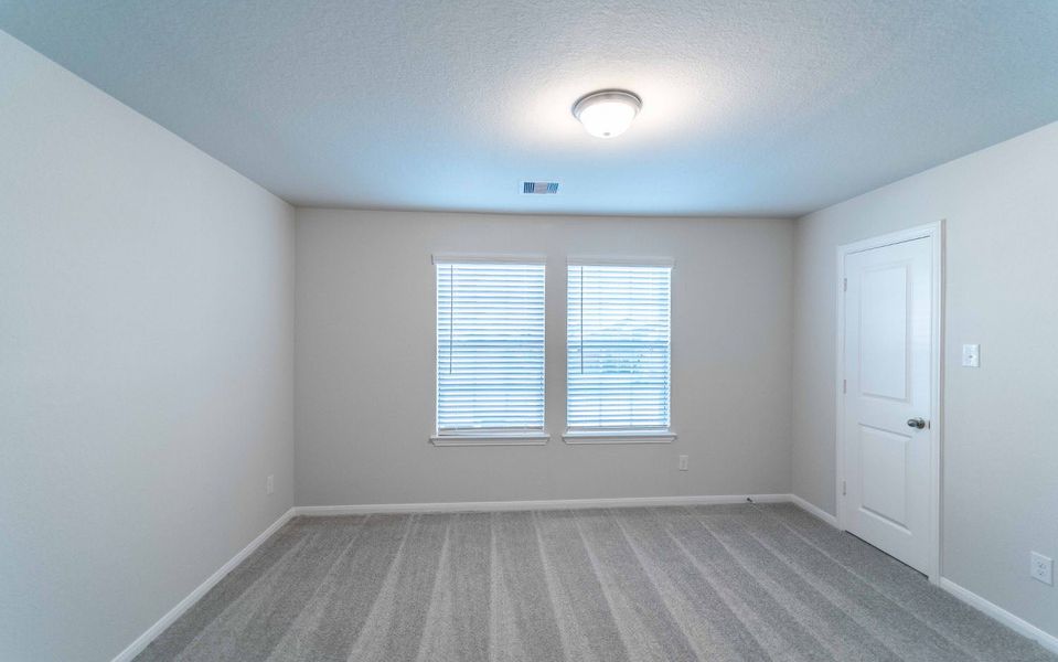 Spacious, unfurnished interior of a new home in Lago Mar, Texas City (Image 13).