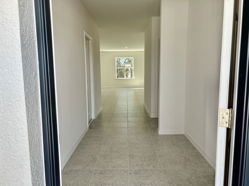 Spacious, unfurnished interior of a new home in Lehigh Acres, Lehigh Acres (Image 7).