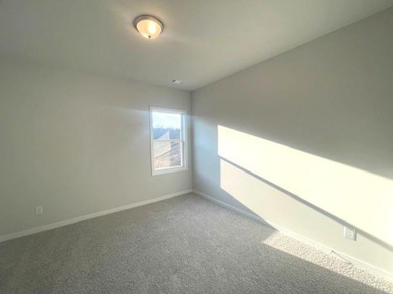 Spacious, unfurnished interior of a new home in Ponderosa Farms Estates, Gainesville (Image 15).