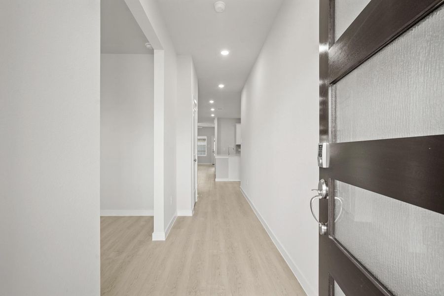 Spacious, unfurnished interior of a new home in Sunterra, Katy (Image 14).