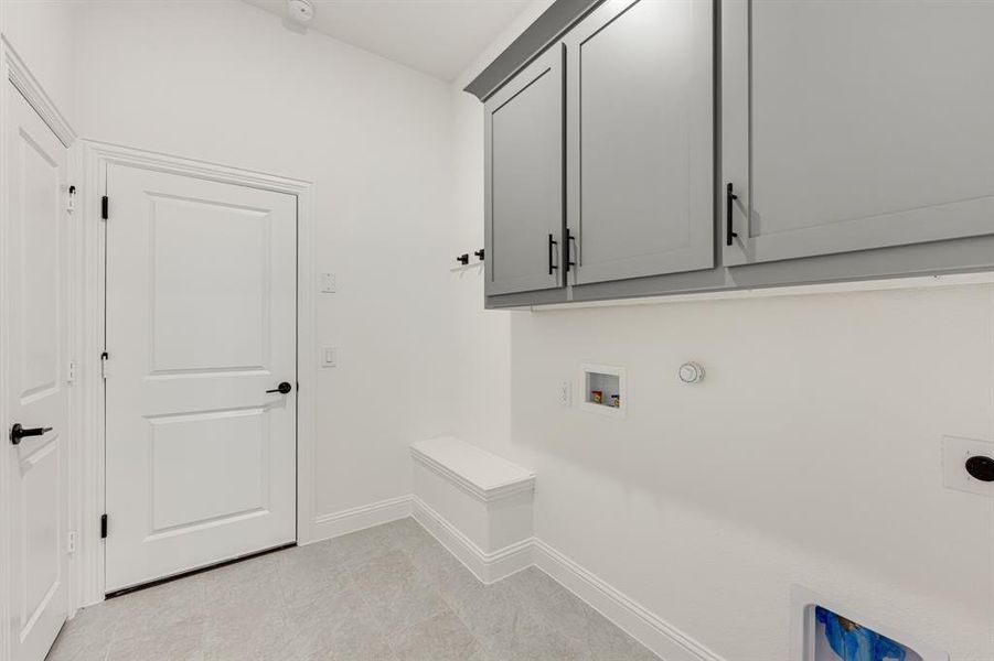 Furnished interior view inside a new home in Ridgepoint, Midlothian (Image 14).