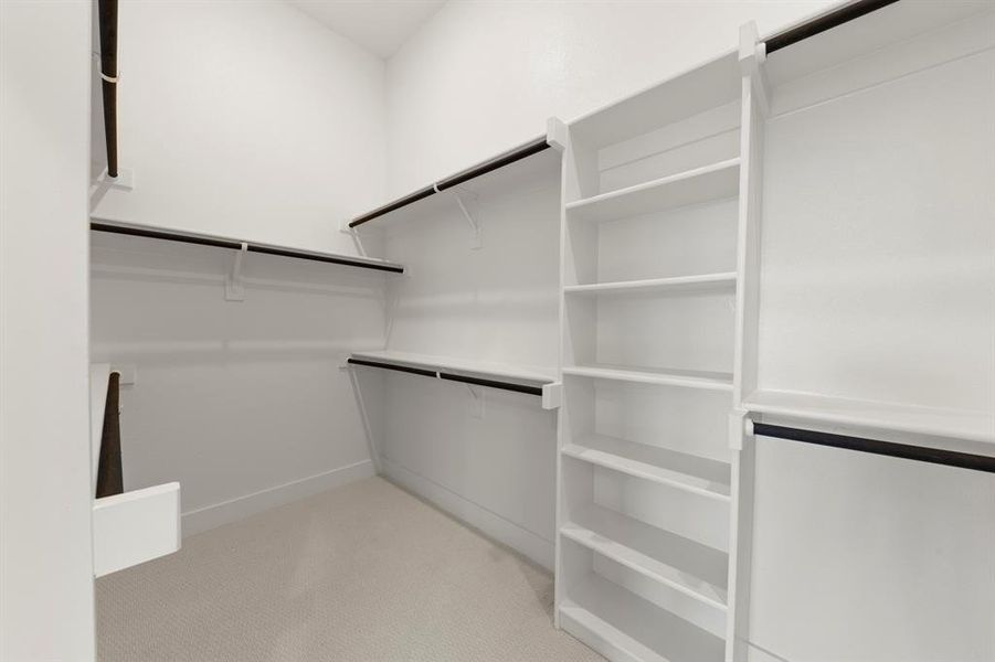 24. 1708 Possum - Closet 24. 1708 Possum - Closet