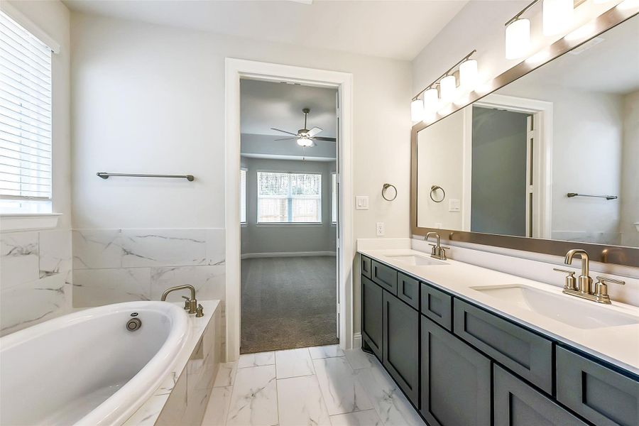 Furnished interior view inside a new home in Evergreen 40', Conroe (Image 12). Furnished interior view inside a new home in Evergreen 40', Conroe (Image 12).