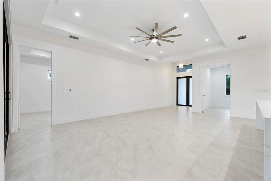 Spacious, unfurnished interior of a new home in , Naples (Image 15).