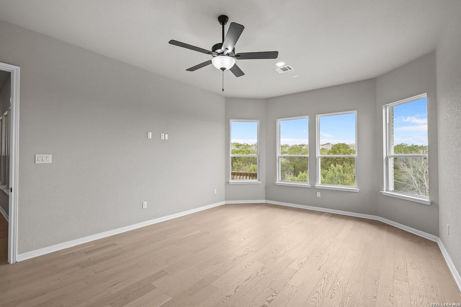 Spacious, unfurnished interior of a new home in Homestead, Schertz (Image 15).