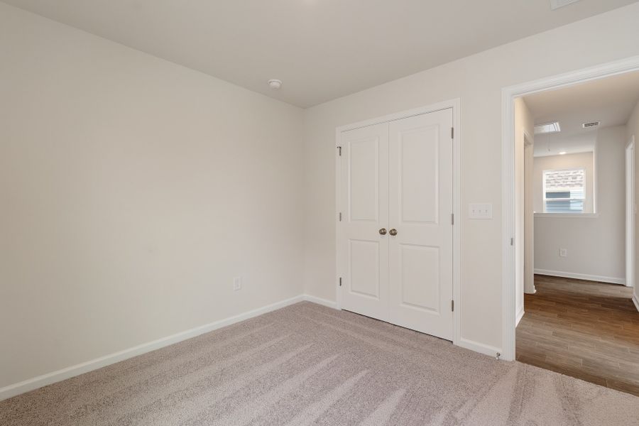 Spacious, unfurnished interior of a new home in Richmond Hill, Inman (Image 34).