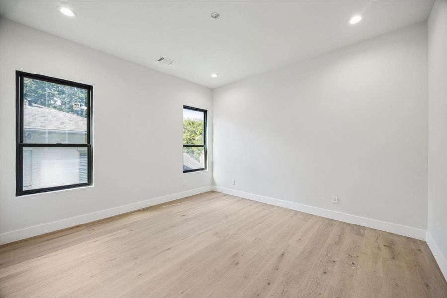 Spacious, unfurnished interior of a new home in , Houston (Image 27).
