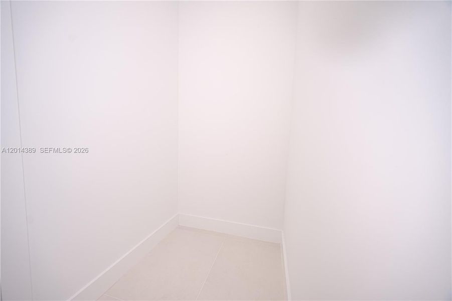 Spacious, unfurnished interior of a new home in , Doral (Image 51).