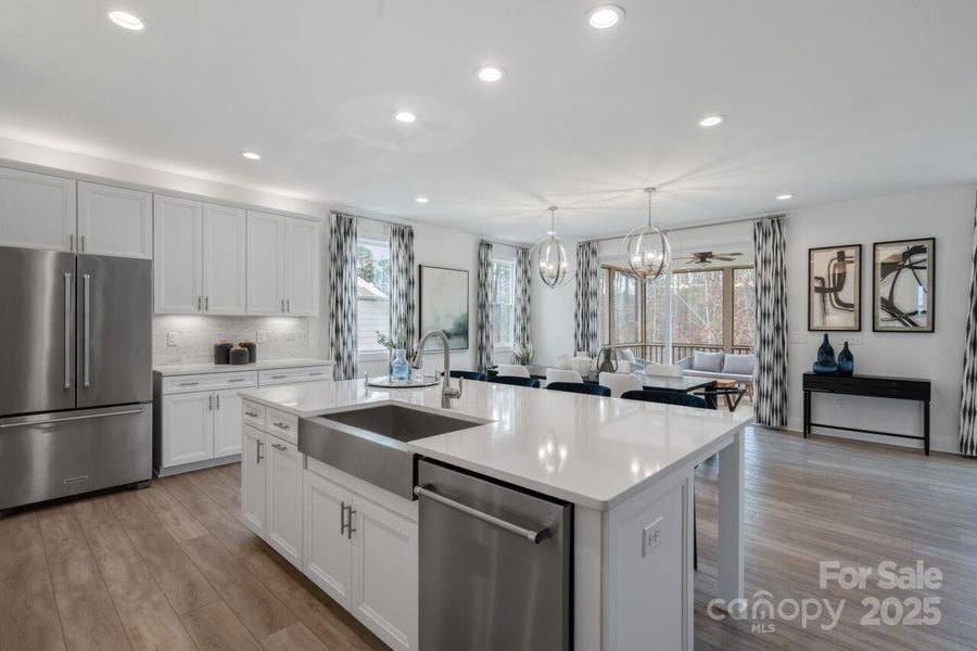 Digital Image Similar