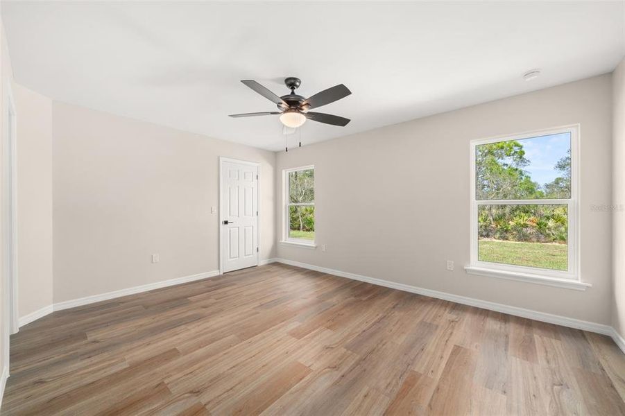 Spacious, unfurnished interior of a new home in , Sebring (Image 15).