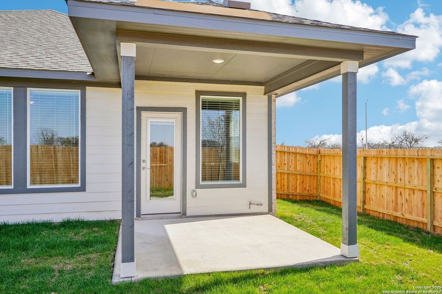 Exterior details and patio area of a home in Carmel Ranch, Schertz (Image 25).