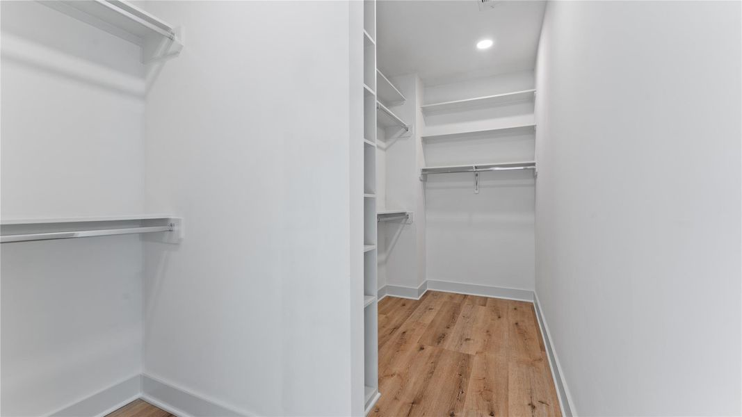 Spacious, unfurnished interior of a new home in , Livingston (Image 25).