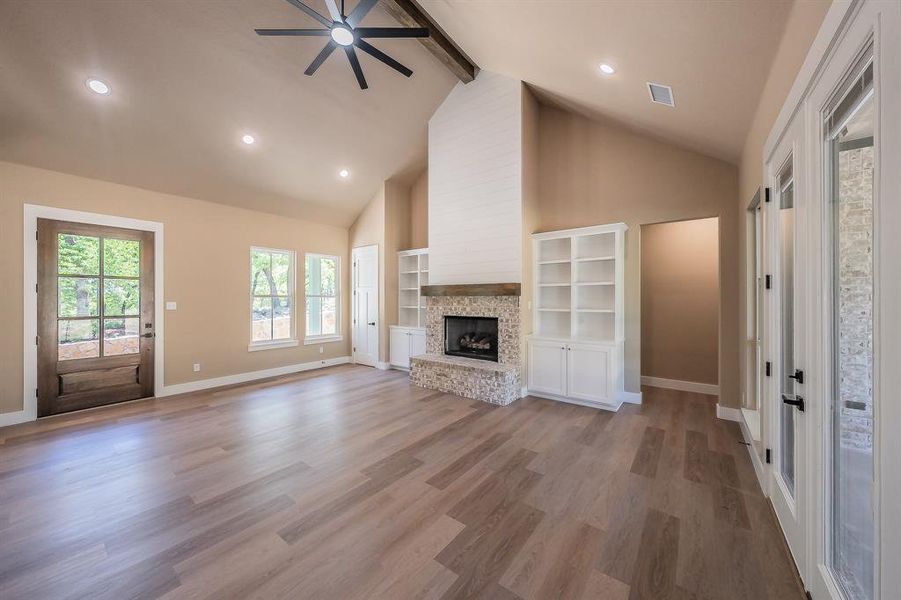 Spacious, unfurnished interior of a new home in , Chico (Image 19).