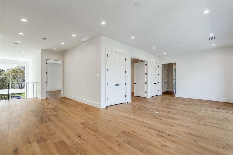 Spacious, unfurnished interior of a new home in , Dallas (Image 23).