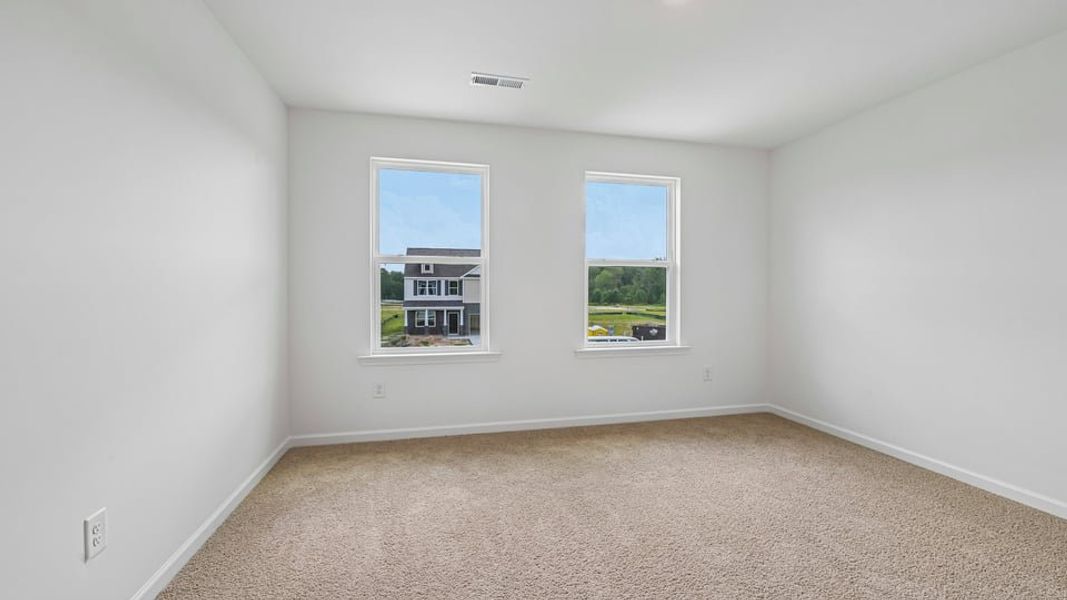 Spacious, unfurnished interior of a new home in Shahbain Reserve, Raeford (Image 27).
