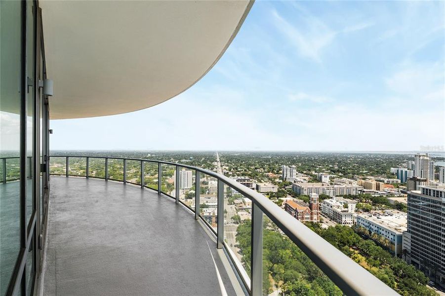 Condo located in St. Petersburg, FL showcasing its design and architecture (Image 2). Condo located in St. Petersburg, FL showcasing its design and architecture (Image 2).