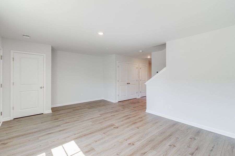 Spacious, unfurnished interior of a new home in Astoria, Columbia (Image 15).